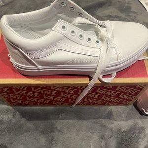 Girls Old Skool size 2 Vans in white